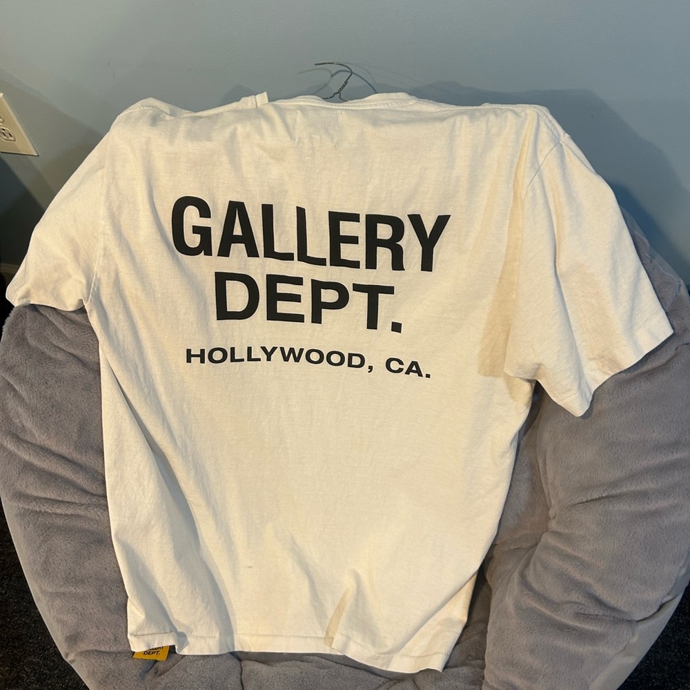 White gallery department shirt! Great condition.
